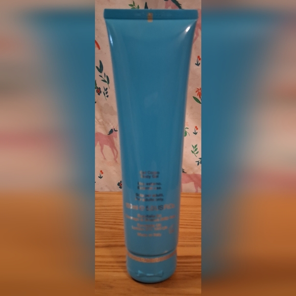 NIB Versace Dylan Turquoise Pour Femme Perfumed Shower Gel Fragrance 150ml - Picture 3 of 5